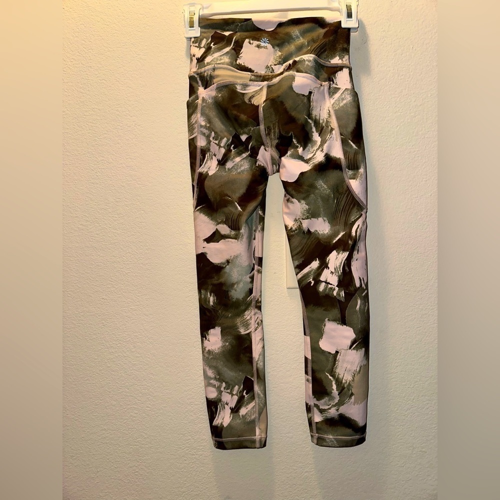 NWOT Athleta ultimate stash II capri legging XXS green print activewear gym
